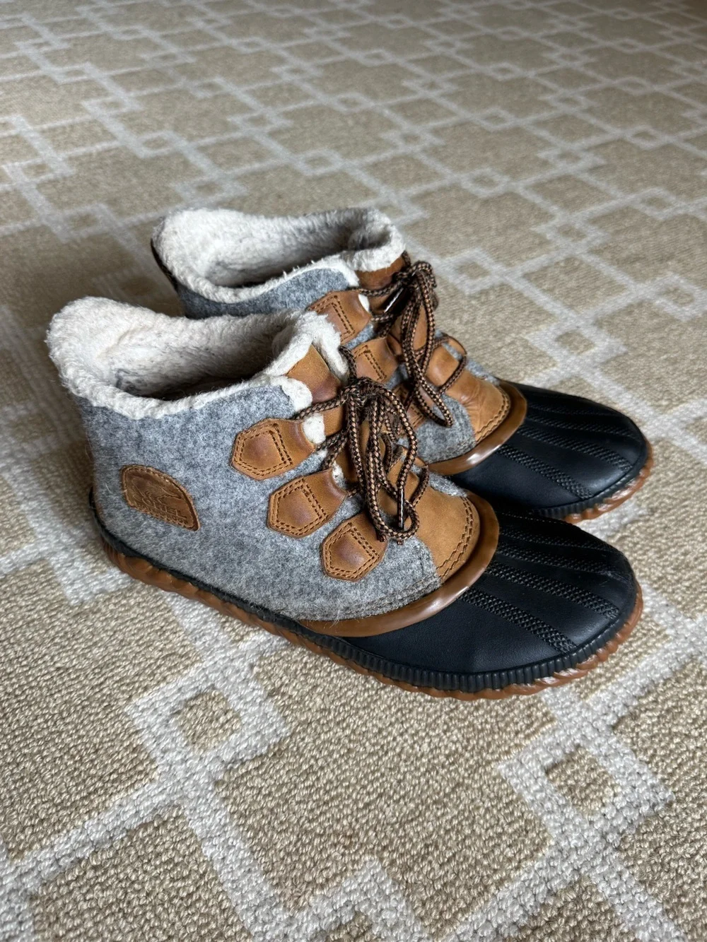 Sorel Out N About Plus Waterproof Felt Duck Boots Gray Tan Size 8.5